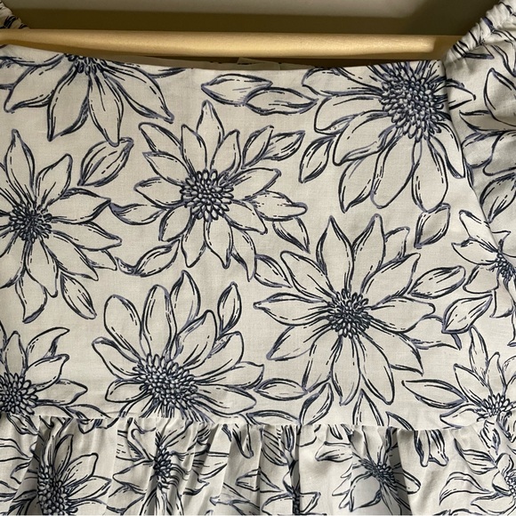 Navy/White shorts set with matching hat - Picture 4 of 14